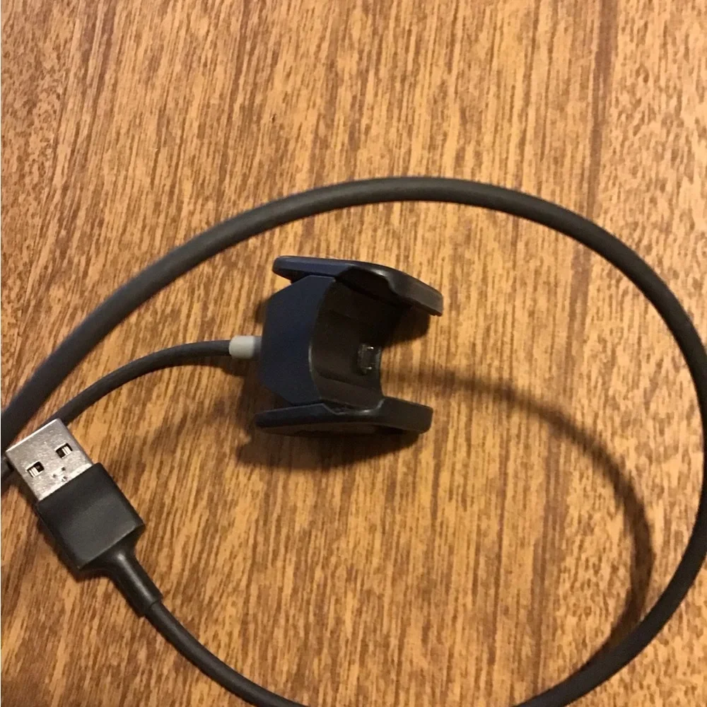 Fitbit band bundle and charger - 6 piece set